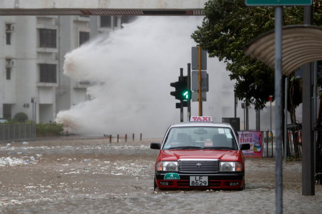 Typhoon Batters Hong Kong and South China, Three Dead in Macau