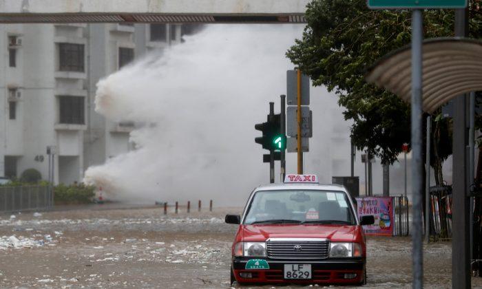 Typhoon Batters Hong Kong and South China, Three Dead in Macau