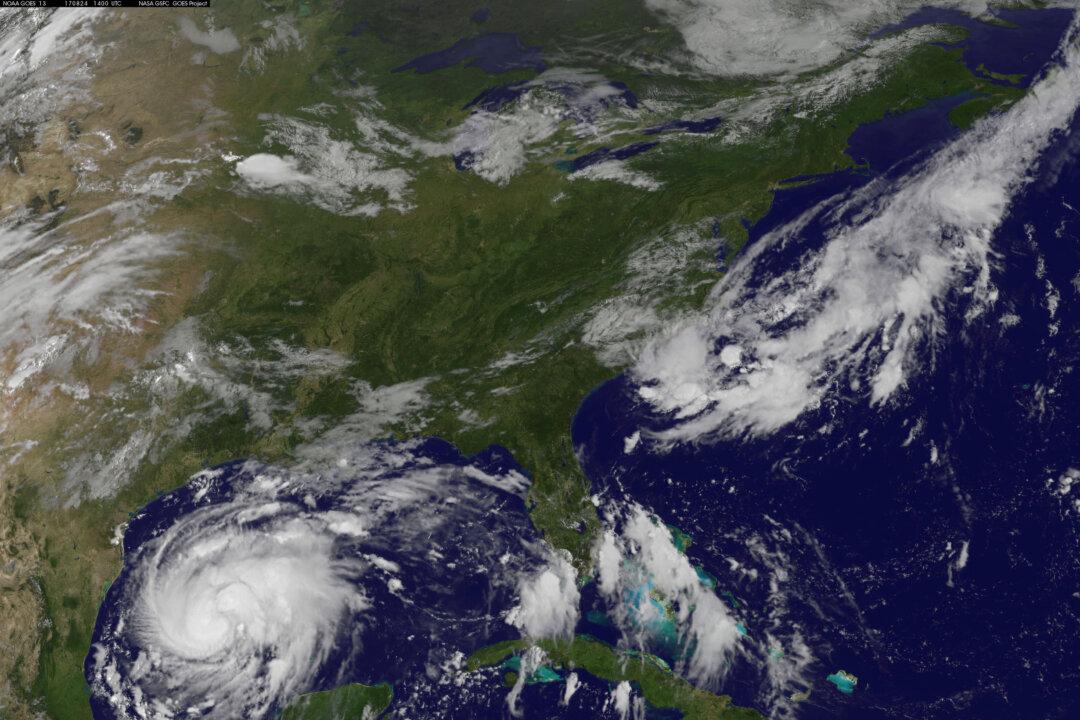 Hurricane Harvey Strengthens, Threatens Record Flooding in Texas