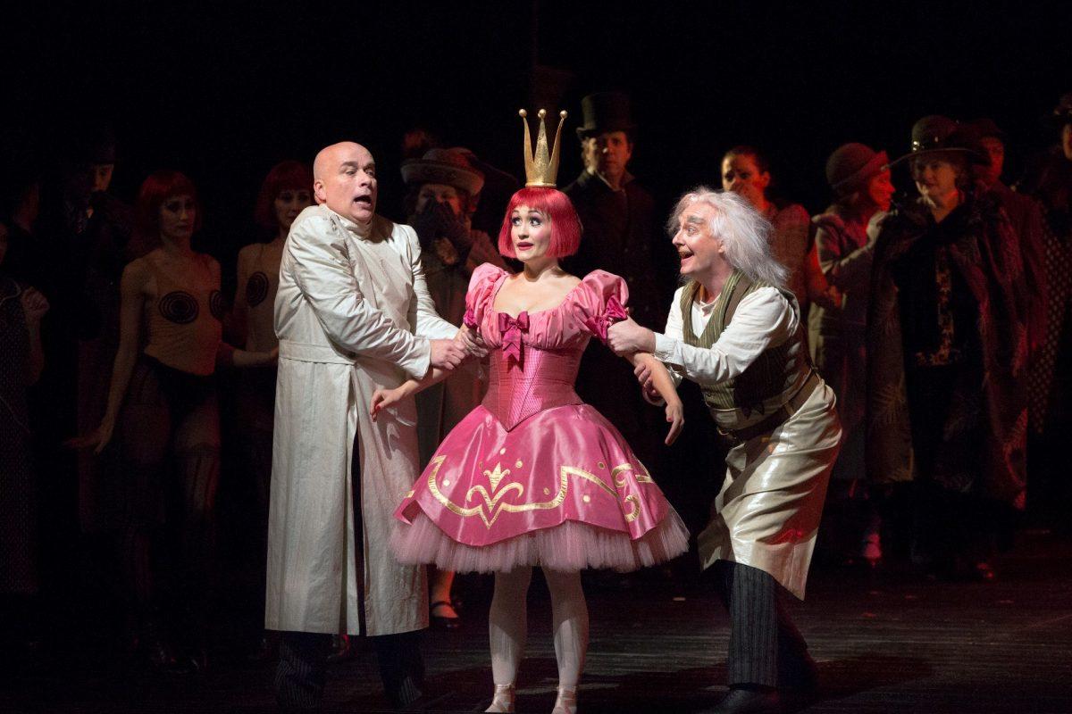 L–R) Mark Schowalter as Spalanzani, Erin Morley as Olympia, and Christophe Mortagne as Cochenille in Offenbach's "Les Contes d’Hoffmann." (Marty Sohl/Metropolitan Opera)