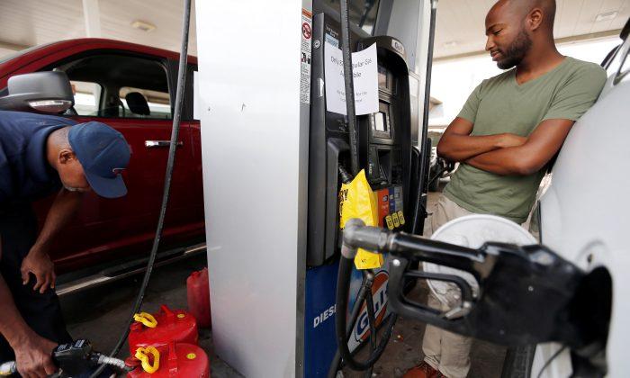 US Gas Prices Still Rising as Energy Industry Starts to Recover After Harvey