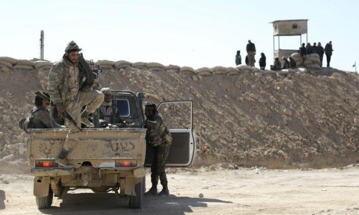US-backed Forces, Syrian Army Advance Separately on ISIS in Deir Al-zor