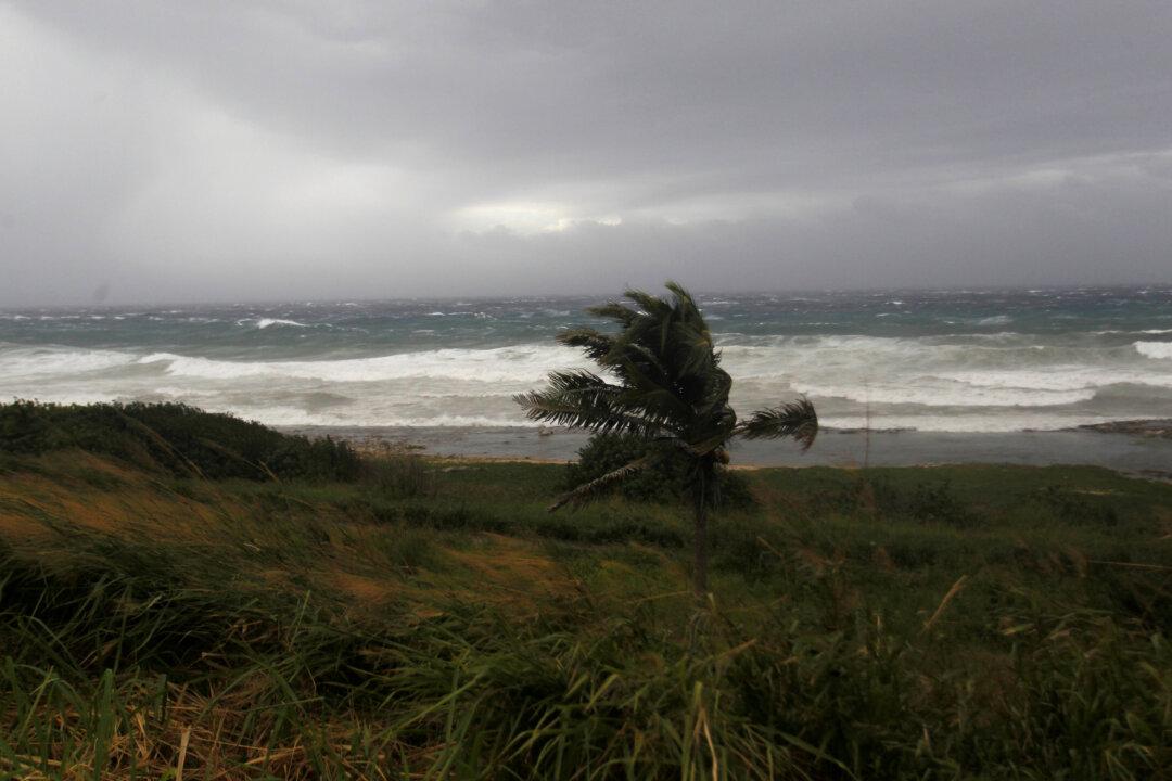 2 Dead in Florida Crash as Irma Starts to Impact Area