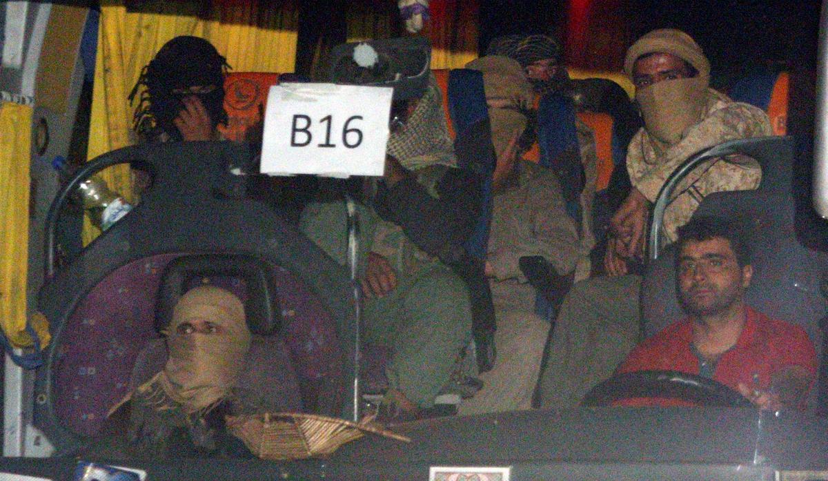 ISIS Convoy Joins Terrorists in ISIS-Held Syria