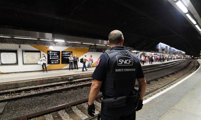 Knifeman Attacks Soldier in Paris Subway, Terrorism Probe Opened