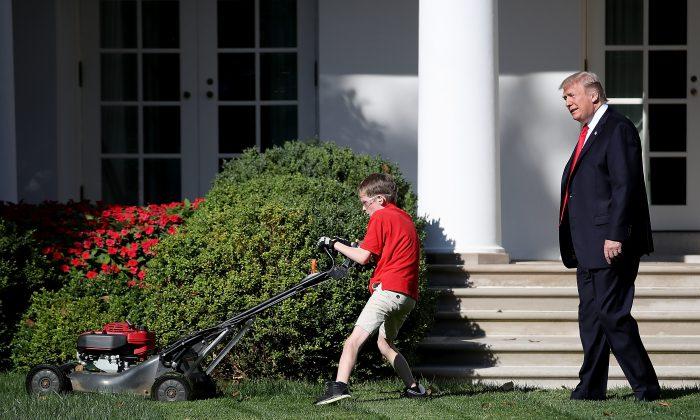 Former New York Times Reporter Mocked for Saying Boy Mowing the White House Lawn Is Bad Signal on Child Labor