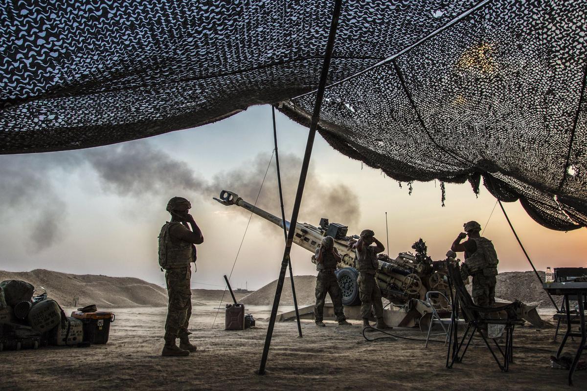  U.S. Soldiers fire a howitzer to support Iraqi forces in northern Iraq on Aug. 15, 2017, while supporting Operation Inherent Resolve. (Army photo by Cpl. Rachel Diehm)