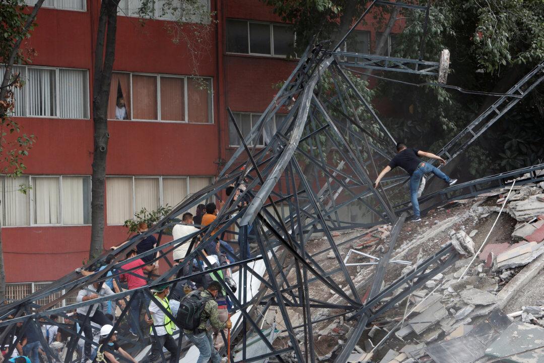 Rescuers Searching for Girl as Mexico Quake Toll Hits 225