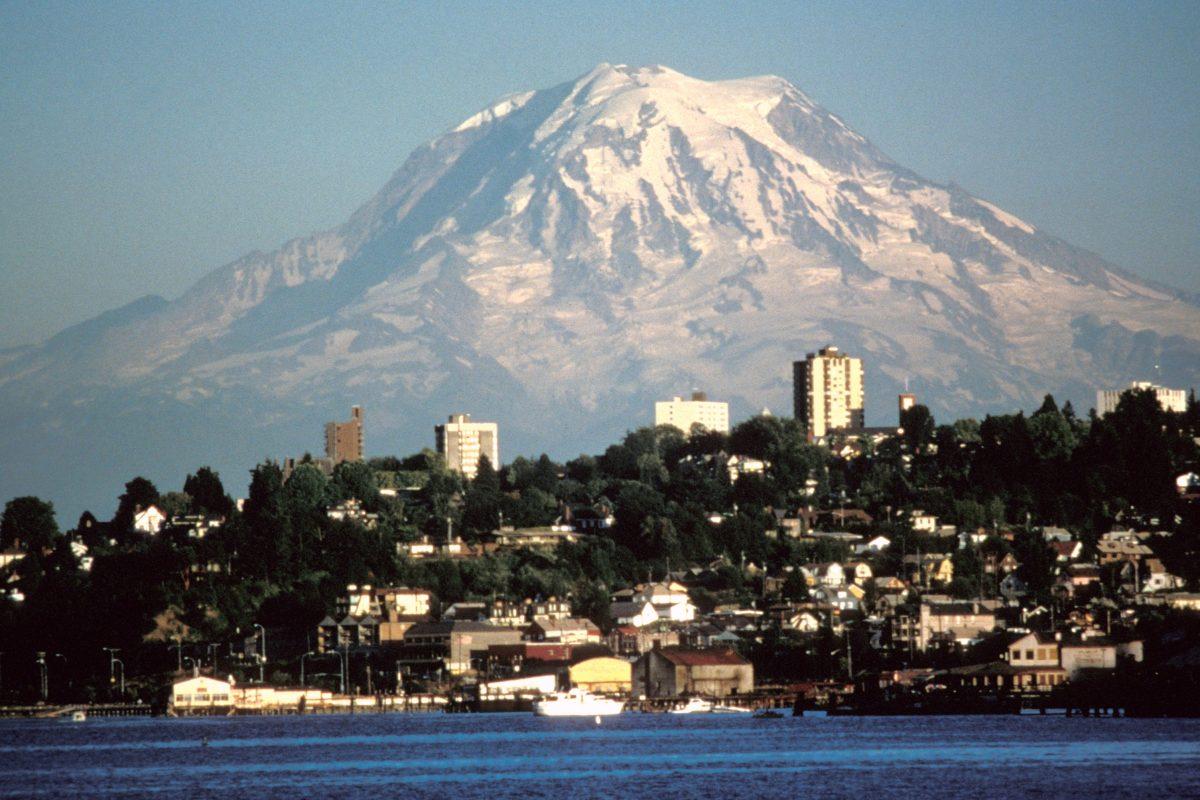 Mount Rainer seen over Tacoma, Wash. on Aug. 20, 1984. (Lyn Topinka/USGS)