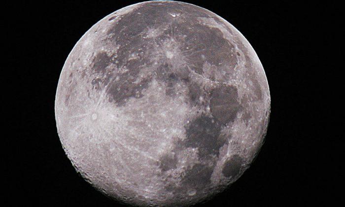 Scientists Reveal Plans to Have Thousands of People Living on the Moon