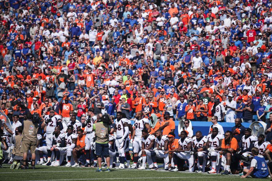 Broncos' Linebacker Von Miller Loses Endorsements After Kneeling During Anthem