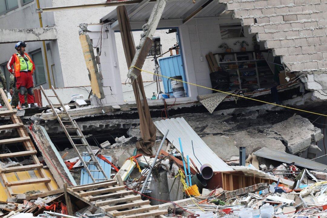 Mexico in Three-Day Countdown to Search for Earthquake Survivors
