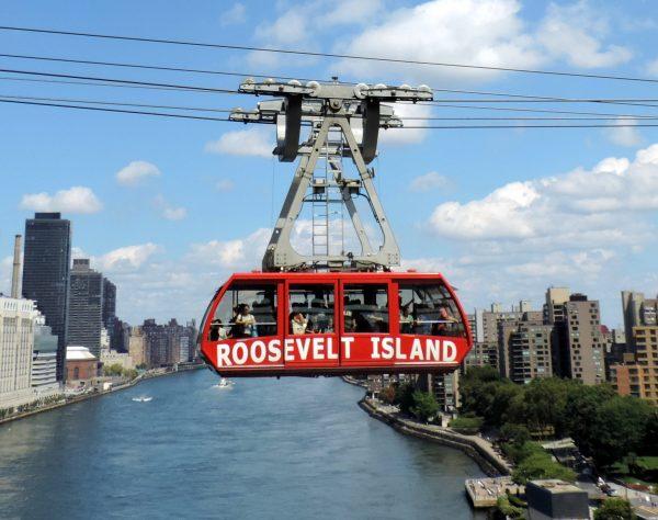 Tram to Roosevelt Island. (Jim.henderson/Wikimedia Commons)