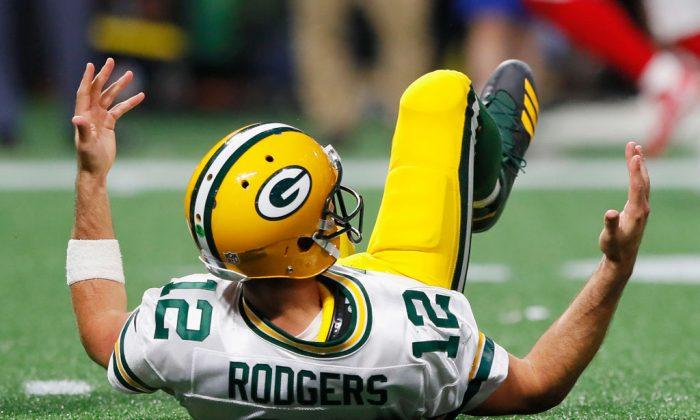 Aaron Rodgers and Green Bay Packers Beg Fans to Support Anthem Protest, Fans Do the Opposite