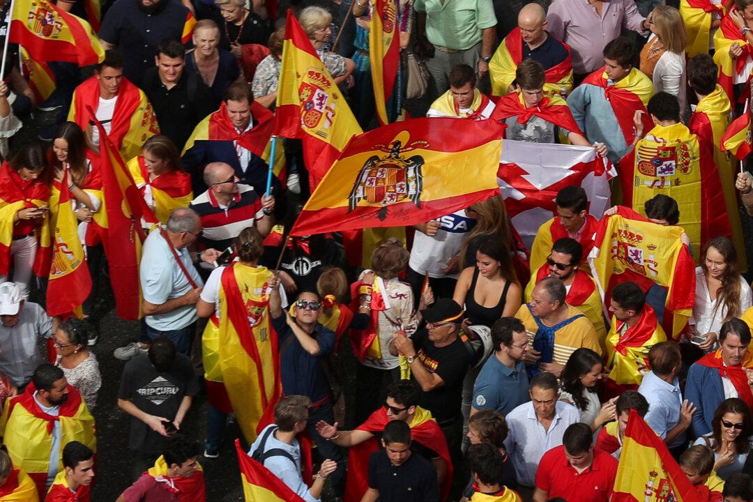 Spanish Police Move to Enforce Ban on Catalan Independence Poll