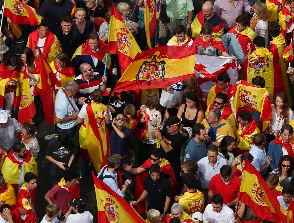 Spanish Police Move to Enforce Ban on Catalan Independence Poll