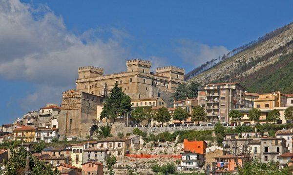 Piccolomini Castle in Celano, Abruzzo. (Sandro Bedessi/Fototeca ENIT)