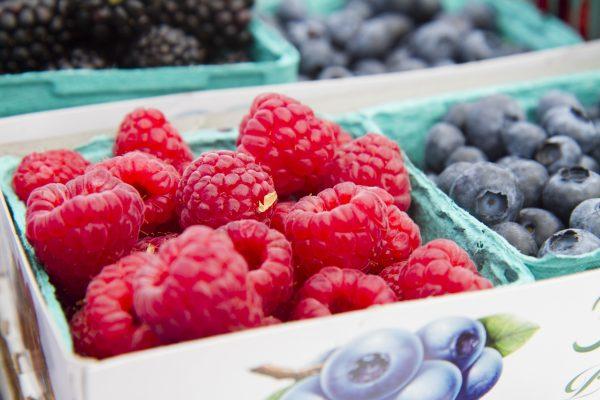 Berries at the Vista farmers market in Vista, Calif., on July 29, 2017. (Joshua Philipp/The Epoch Times)