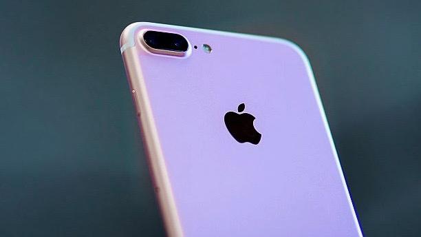 iPhone 7 Saves Woman’s Life During Vegas Massacre