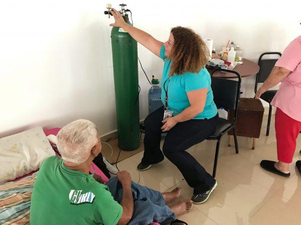 Dr. Lourdes Marrero shows a patient how to use an oxygen tank if the generator fails at a public shelter in Orocovis, Puerto Rico on October 3, 2017. (Reuters/Robin Respaut)