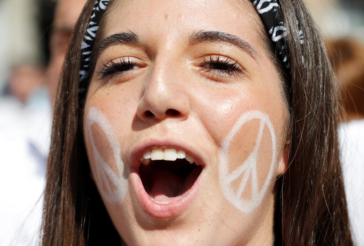 Spaniards Take to Streets as Catalonia Independence Tensions Rise