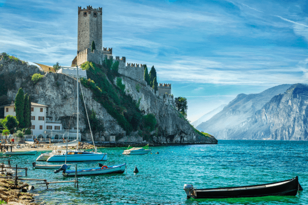 Castello Scaligero on Lake Garda. (ALEX POISON/SHUTTERSTOCK)