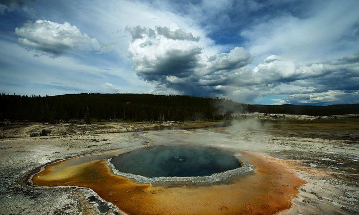Possible UFO Spotted Over Yellowstone Volcano?