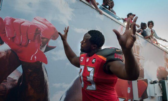 Bucs Player Says There Will ‘Be an Uproar’ If Players Have to Stand