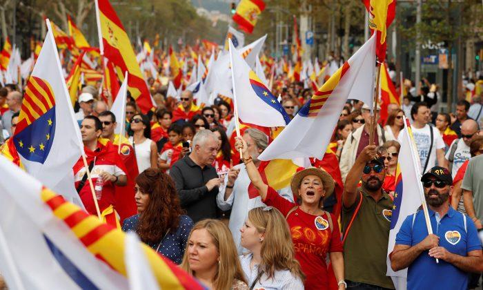 Spaniards Use National Holiday to Show Unity Amid Catalan Crisis