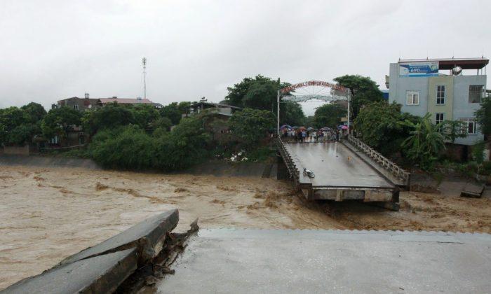 Death Toll From Worst Vietnam Floods in Years Rises to 54