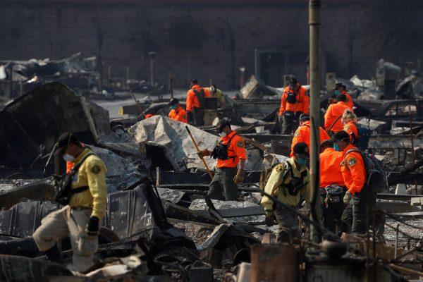 Urban Search and Rescue teams search for two missing people amongst ruins at Journey's End Mobile Home Park destroyed by the Tubbs Fire in Santa Rosa, California, U.S. October 13, 2017. (Reuters/Stephen Lam)