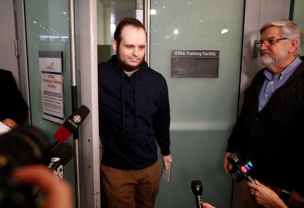 Joshua Boyle arrives so speak to the media with his father Patrick Doyle (R), after arriving with his wife and three children at Toronto Pearson International Airport, nearly 5 years after he and his wife were abducted in Afghanistan in 2012 by the Taliban-allied Haqqani network, in Toronto, Ontario, Canada, October 13, 2017. (Reuters/Mark Blinch)