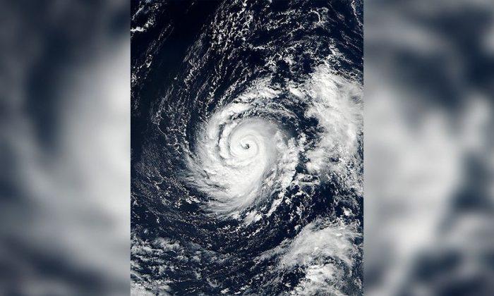 Hurricane Ophelia Threatens Ireland With Worst Storm in 50 Years