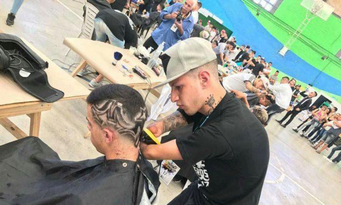 He Was Born Without Hands, He Followed His Dream and Today He Is the Most Popular Barber of a Humble Neighborhood Called 21-24 Town