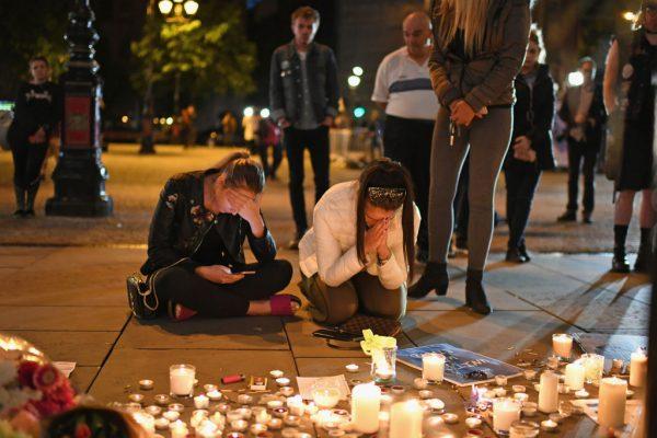 Members of the public attend a candlelit vigil, to honor the victims of the terror attack on May 22, at Albert Square on May 23, 2017 in Manchester, England. (Jeff J Mitchell/Getty Images)