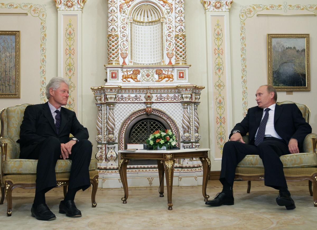Russia's Prime Minister Vladimir Putin (R) speaks with former US President Bill Clinton at the State residence of the Russian President Novo-Ogaryovo outside Moscow on June 29, 2010. (ALEXEY DRUZHININ/AFP/Getty Images)
