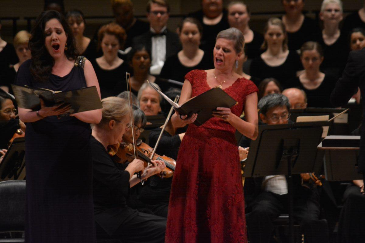 (L–R) Soloists Susanna Phillips and Camilla Tilling with the Orchestra of St. Luke’s. (Orchestra of St. Luke’s)