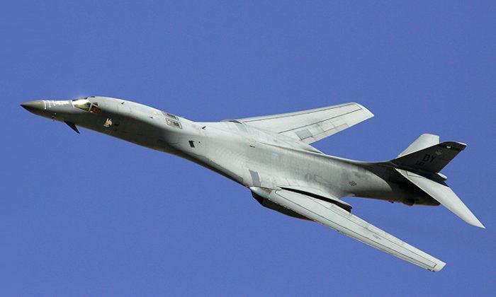 US B1-B Bombers, High-Tech Fighters Flex Muscles at Seoul Air Show