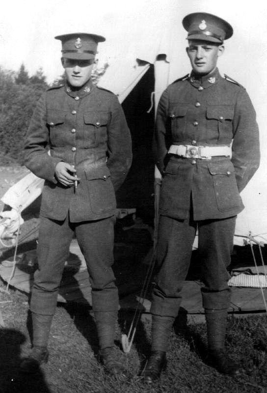 Bill Palfrey (L) and his brother Tom in Victoria before their regiment left for Europe. (Courtesy of Ceri Peacey)