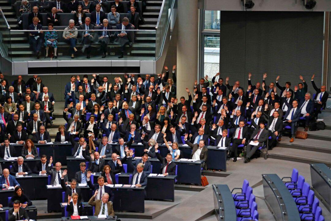 German Parties Brace for Tough Coalition Talks on Migration