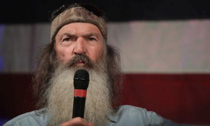 Facebook Censors Duck Dynasty’s Phil Robertson Over Cleaning a Duck