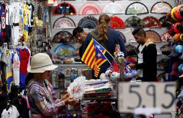 People look at souvenir items in a shop the morning after the Catalan regional parliament declared independence from Spain in Barcelona, Spain, October 28, 2017. (Reuters/Yves Herman)