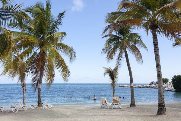 Warm, calm beach waters beckon at Hotel Riu Palace Jamaica. (Annie Wu/The Epoch Times)