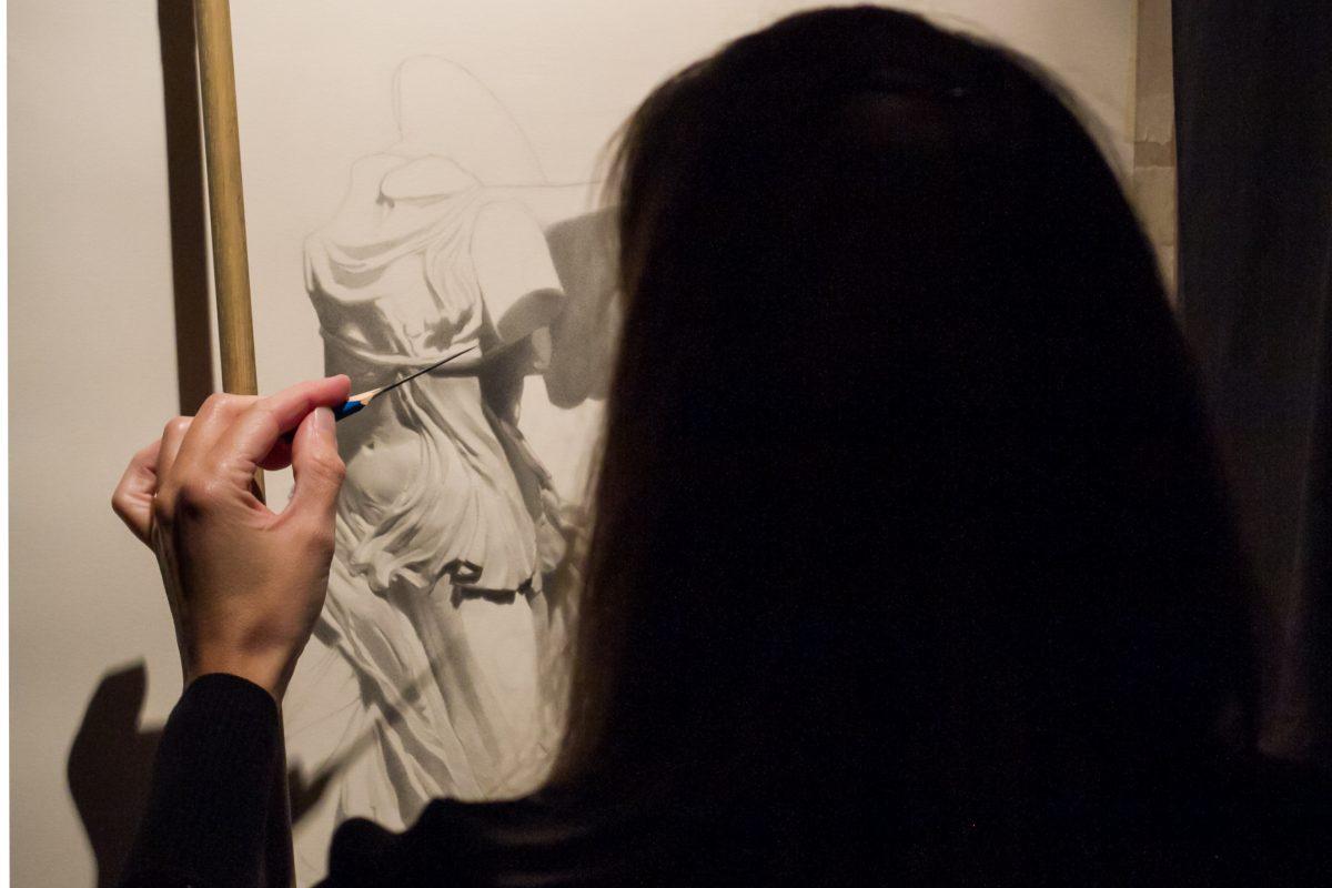 A student draws a cast at The Barnes Atelier of Art in London on Sept. 12, 2017. (Milene Fernandez/The Epoch Times)