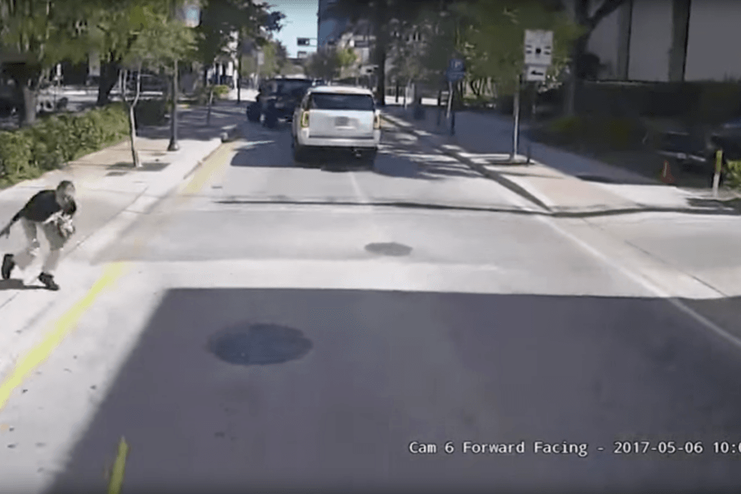 Video: Hero Bus Driver Brakes for Woman Who Falls Into Street