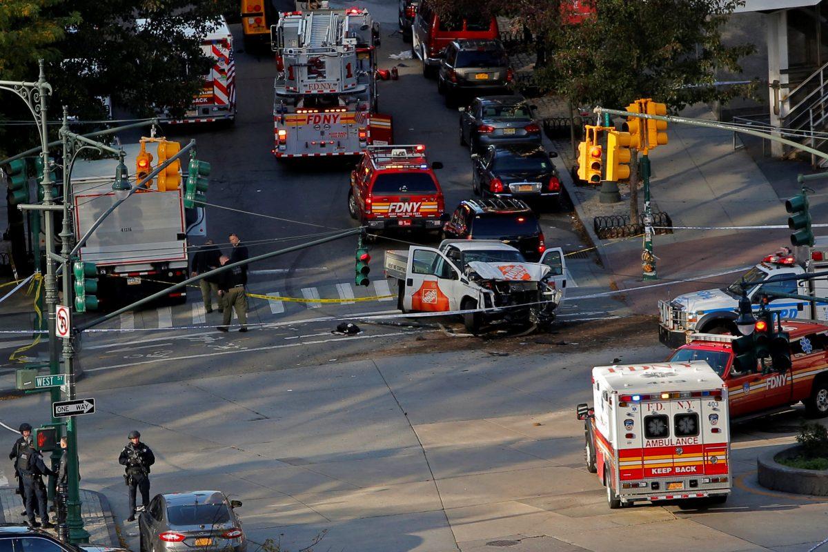 Emergency crews attend the scene of an alleged shooting incident on West Street in Manhattan on U.S., Oct. 31, 2017. (REUTERS/Andrew Kelly)