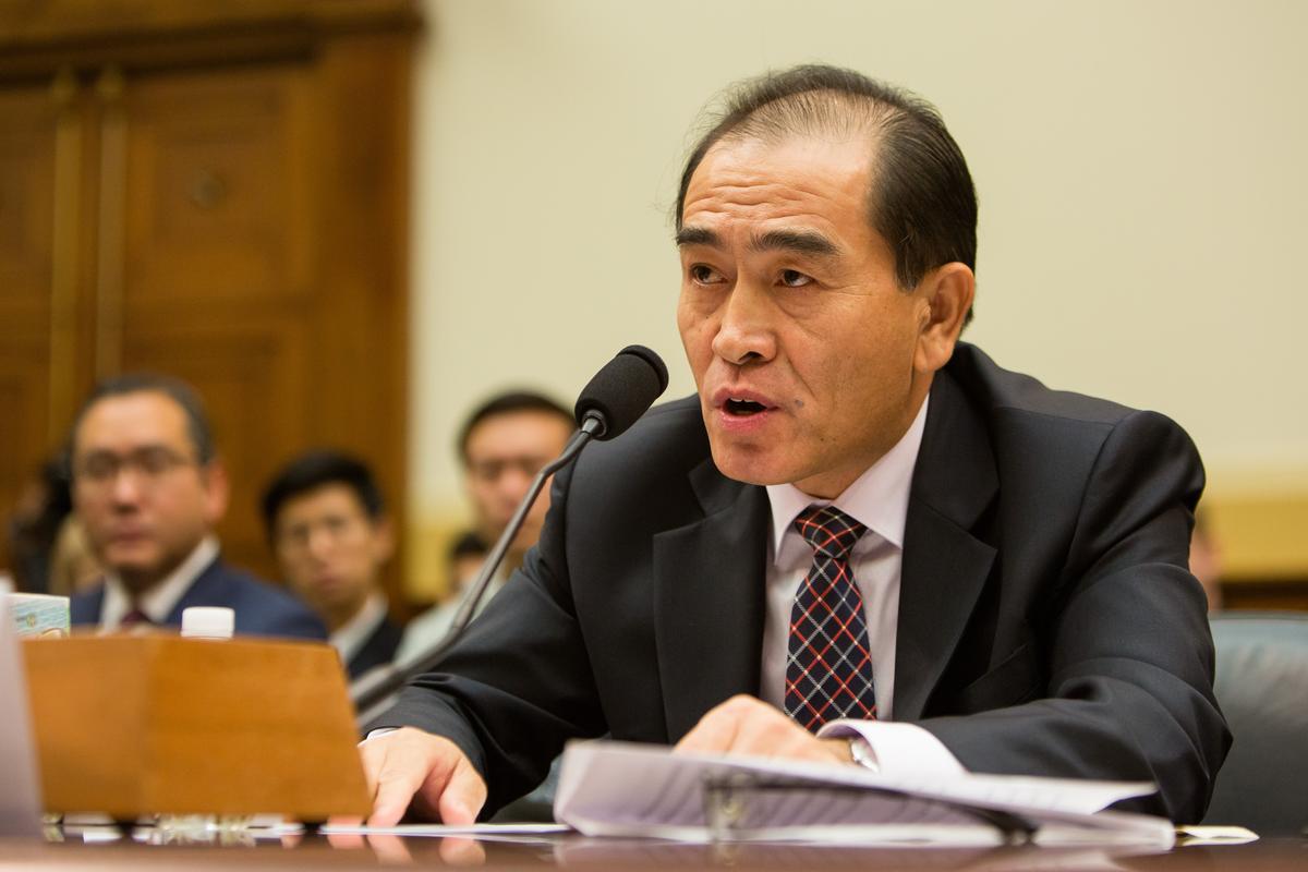 Thae Yong-ho, a former deputy chief at the North Korean embassy in London who defected to South Korea last year, testifies at a hearing of the House Foreign Affairs Committee in Washington on Nov 1, 2017. (Samira Bouaou/The Epoch Times)