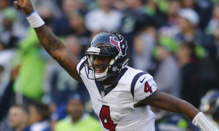 Texans QB Deshaun Watson Reportedly Tears His ACL in Practice