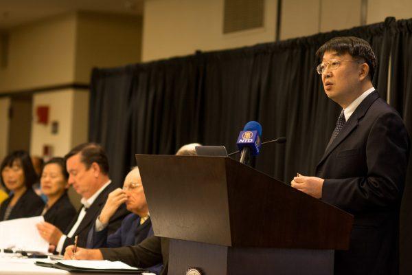 Dr. Shizhong Chen speaking at the Human Organ Trafficking panel at SDSU. (Epoch Times)
