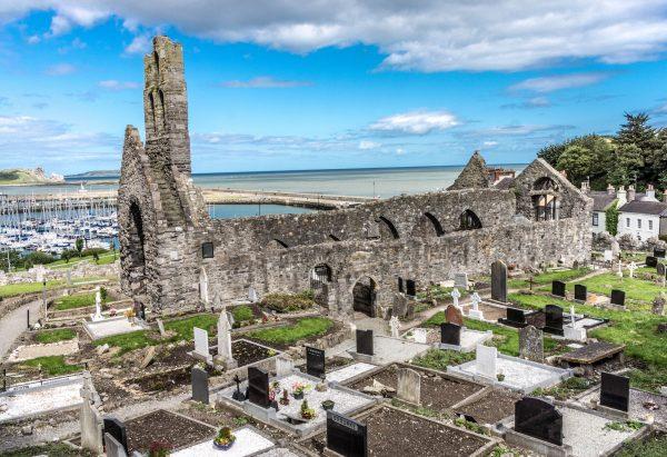 St Mary’s Abbey and graveyard in Howth. (William Murphy/Wikimedia Commons)